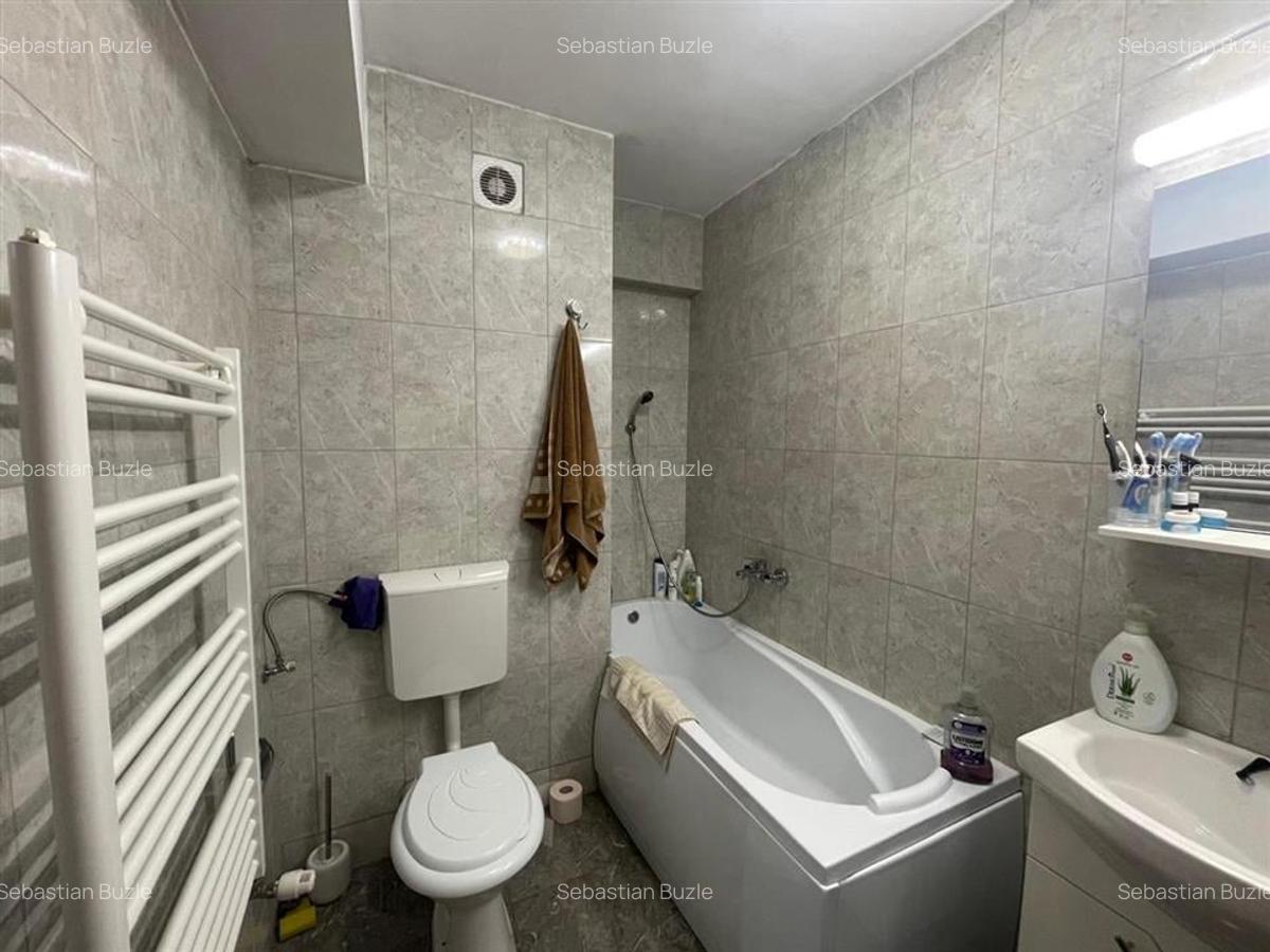 Apartament cu 2 camere decomandat în Nufărul - 10