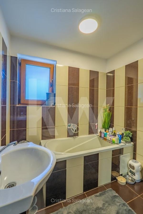 Apartament de vanzare cu 3 camere – zona Valea Aurie, str. Sacel - 15