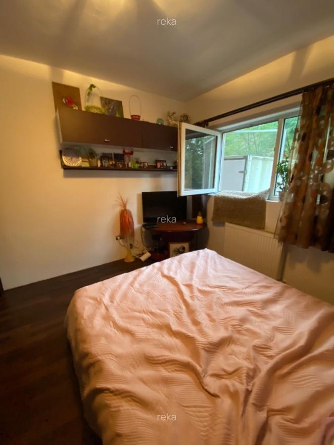 PE propune spre vanzare un apartament cu 3 camere, situat in zona străzii Salcâm - 6