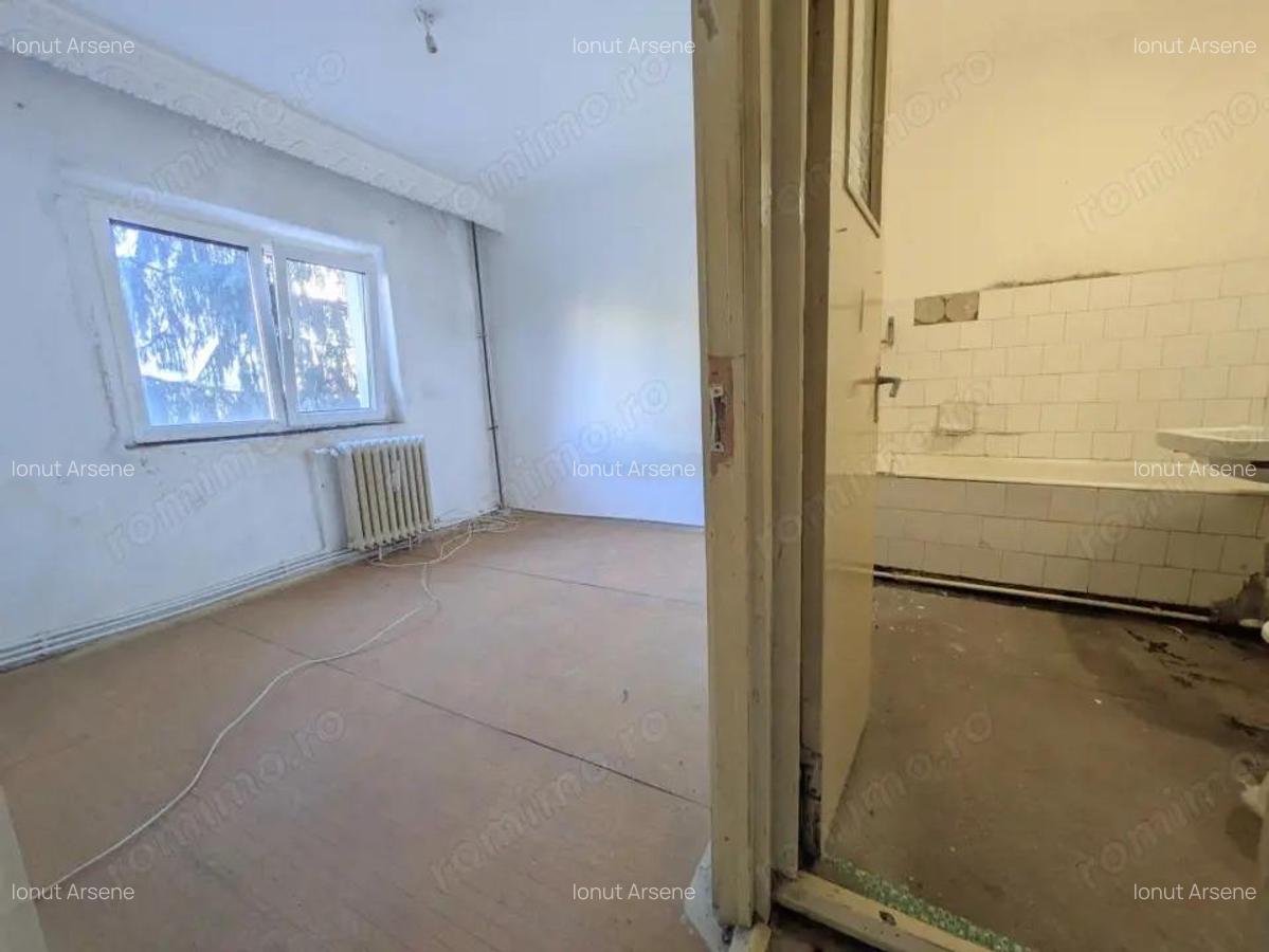 Str Carpati - Piata Sud, Apartament 3 camere, etaj 2/4, bucatarie mare - 9