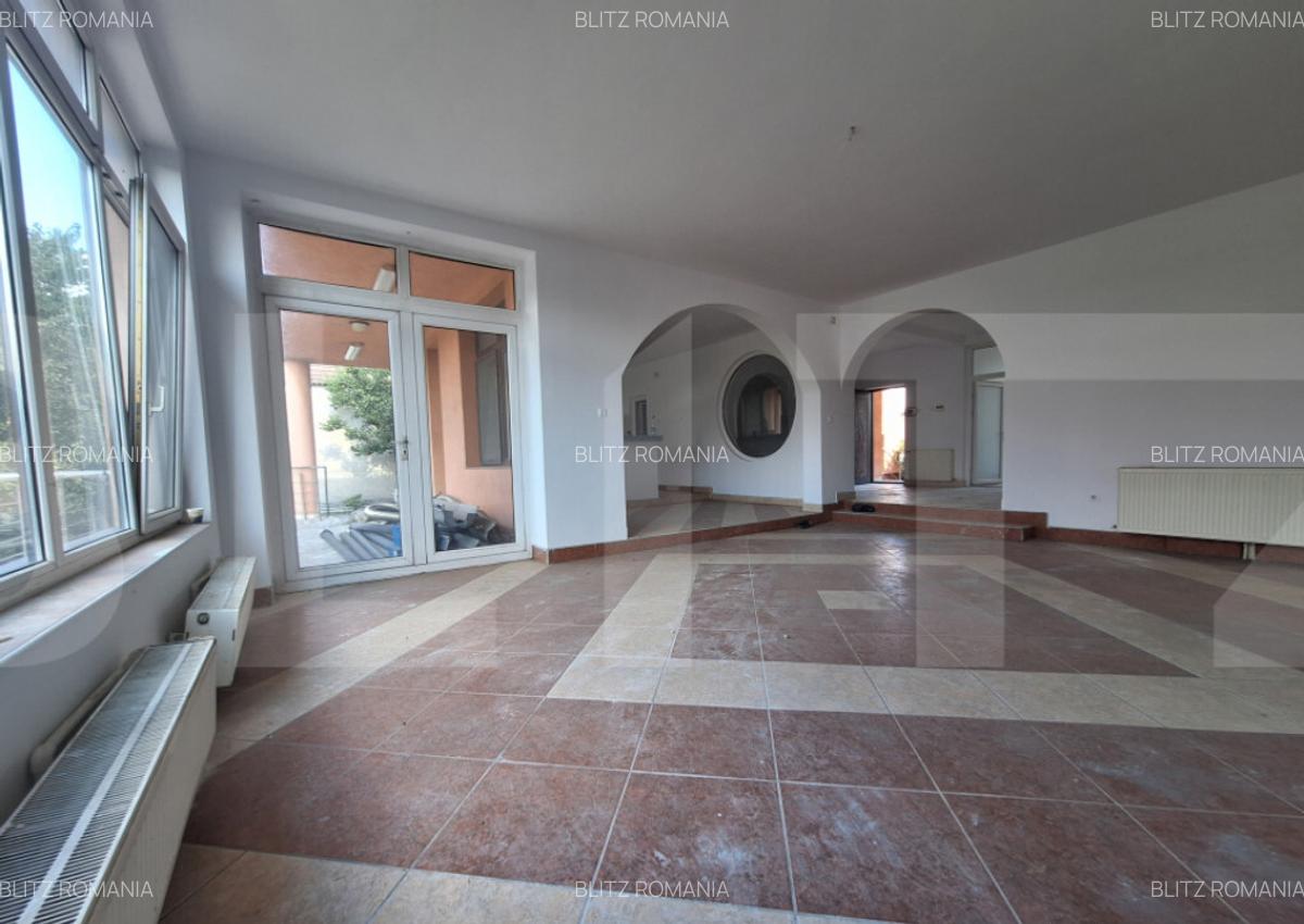 OPORTUNITE! Casa individuala, 8 camere, 3 garaje, 3 terase, - 5