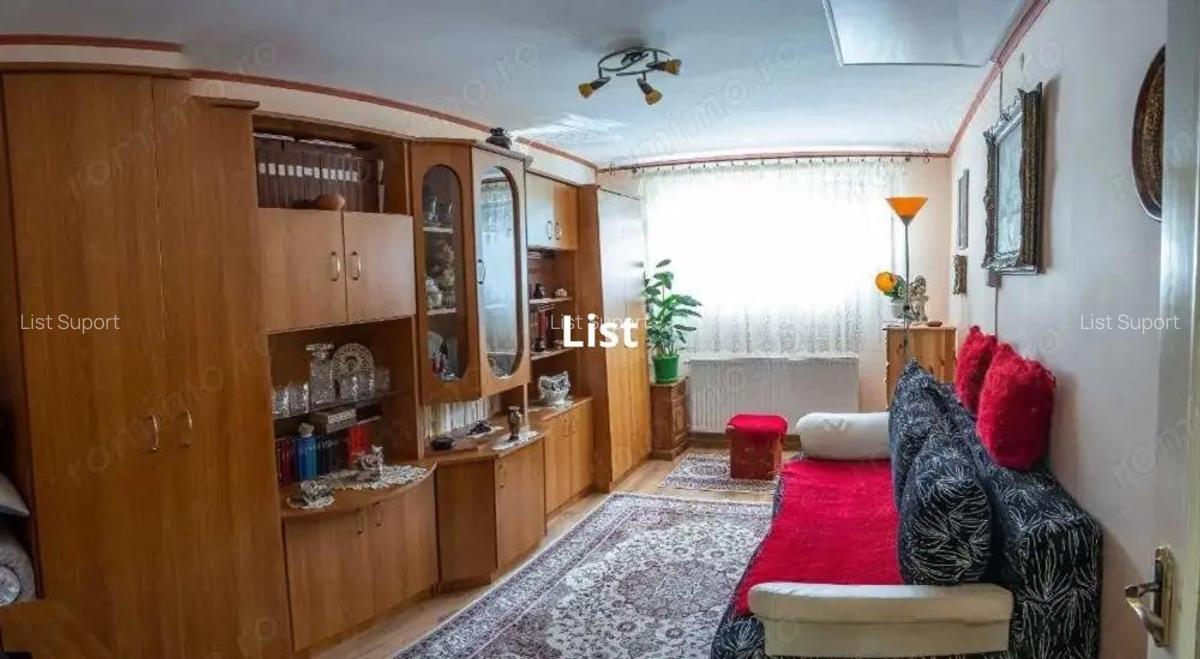 Spacious and elegant house with 5 rooms, 260 m2, Satu Mare - 3