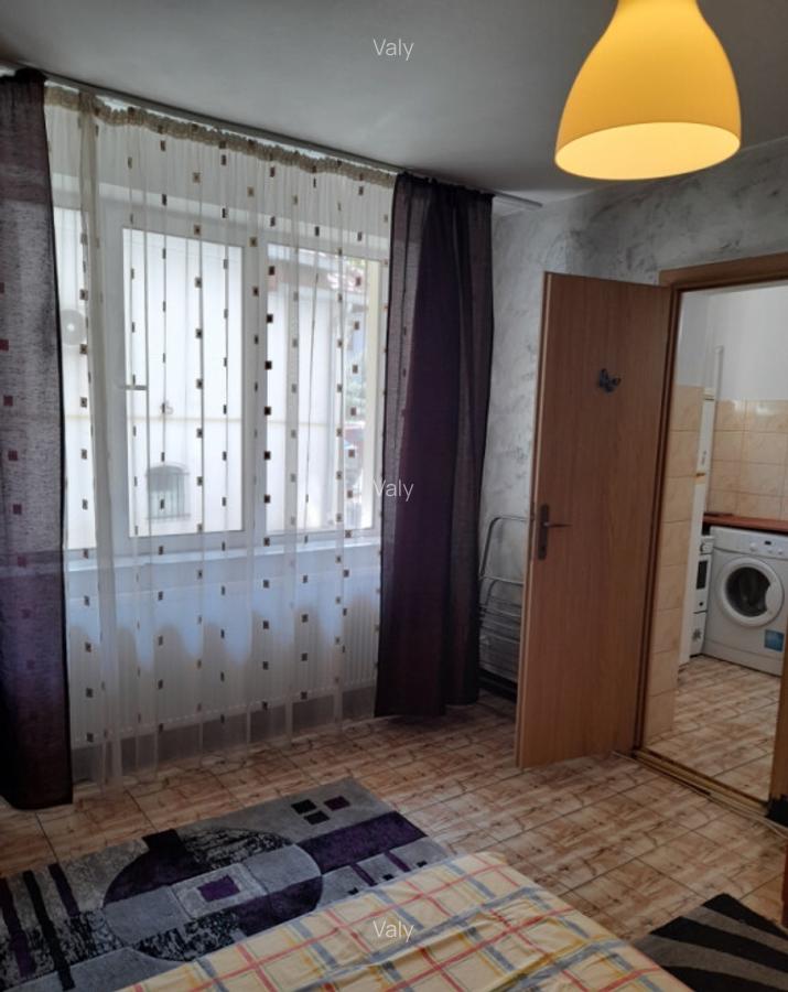 Ofer inchiriere garsoniera ultracentral parter Pitesti - 4 Ofer inchiriere garsoniera ultracentral parter Pitesti - 4