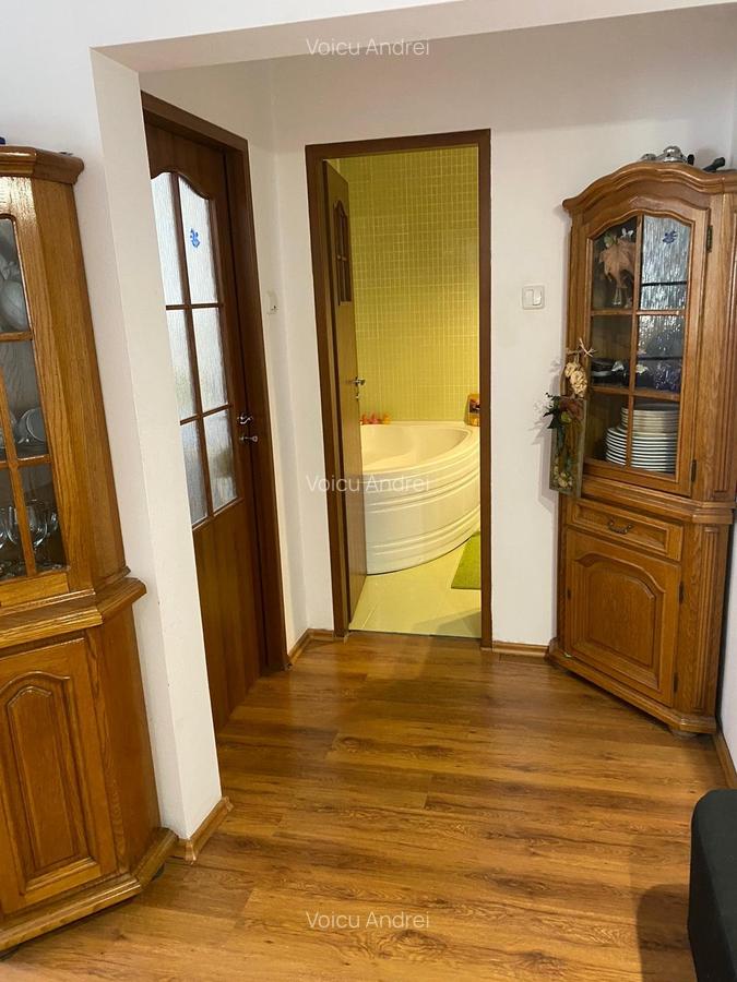 Apartament cu 3 camere decomandat în Răcădău - 2