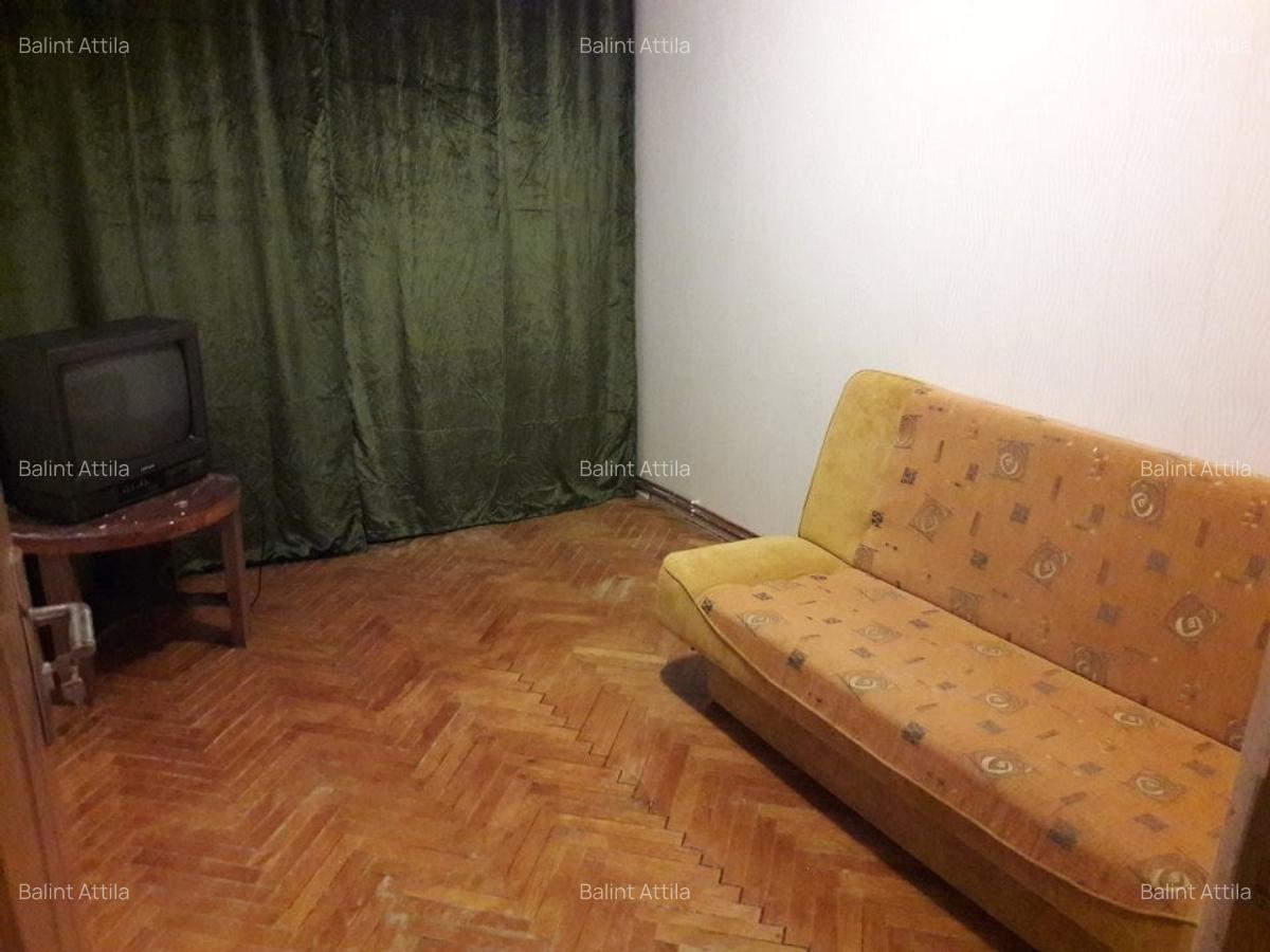 Sagului- Piata Doina 3 camere 400 euro - 2