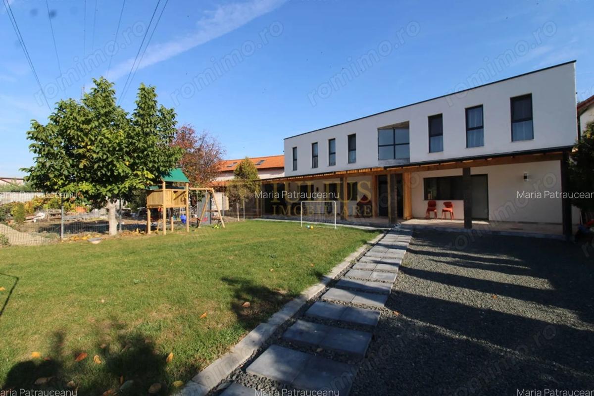 Curte, 4 apartamente, 8 camere, perfecta pt activita?i educa?ionale-Dumbravita - 2