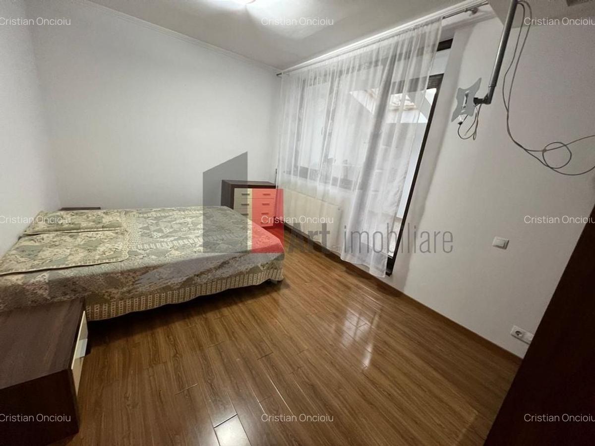 Apartament cu 3 camere semidecomandat în 1 Mai - 5
