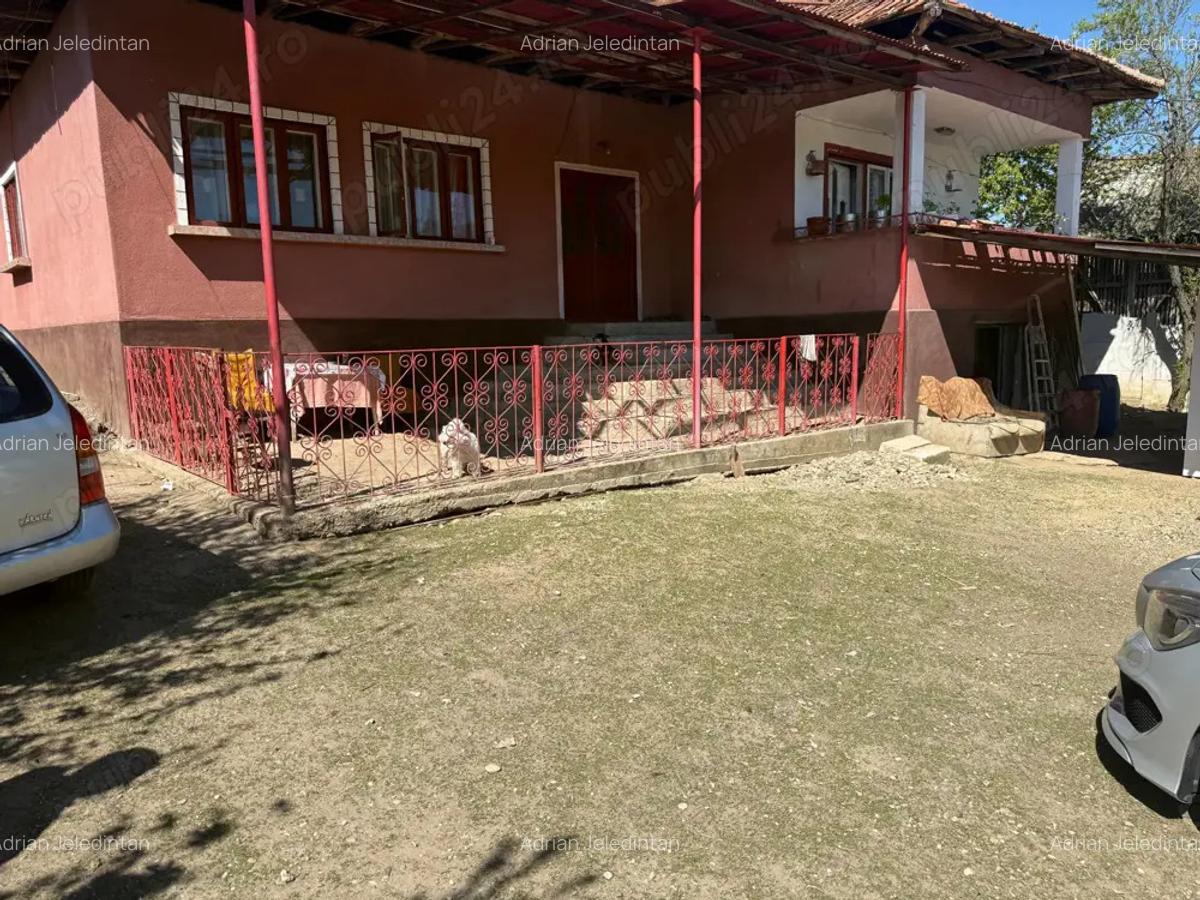 Proprietar,vind casa cu teren,acte la zi,situata in sat Paltinisu comuna Cazane?ti,judet Mehedin?i - 1