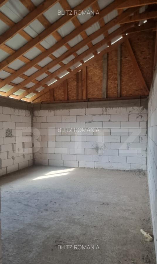 CASA LA ROSU CU TEREN - 26