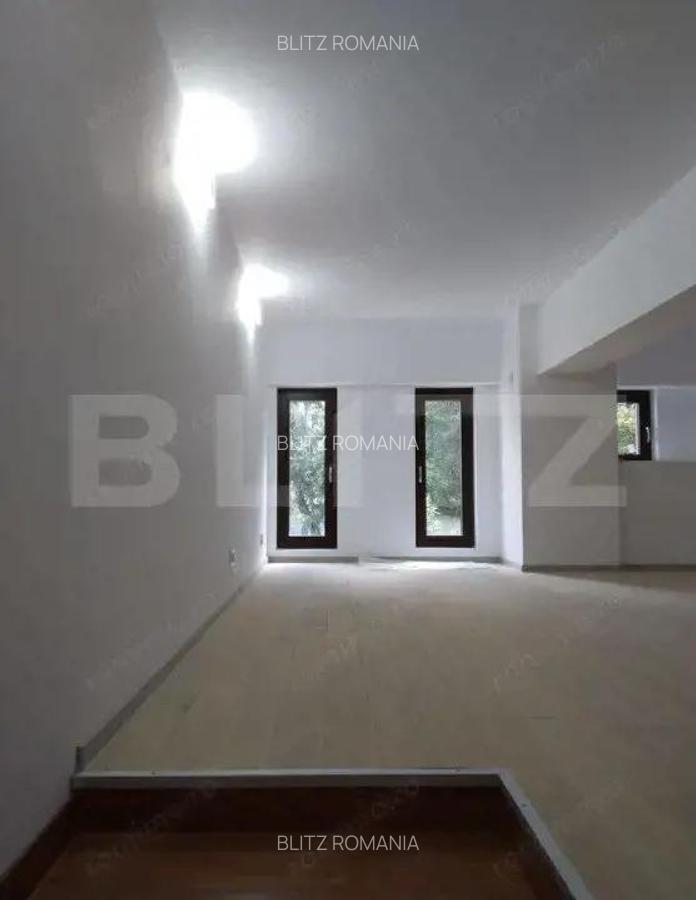 Spatiu comercial stradal, 230 mp, vad pietonal, zona Unirii - 4