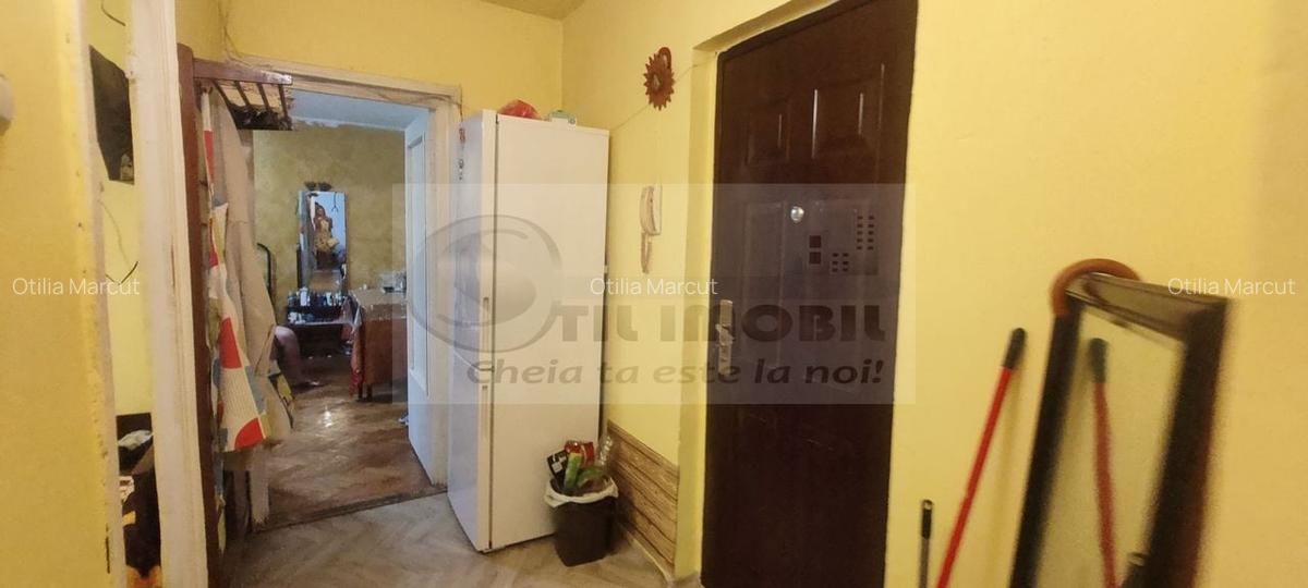 2 CAM NICOLINA DECOMANDAT 54 MP BLOC 1983 FARA RISC ETAJ INTERMEDIAR - 3