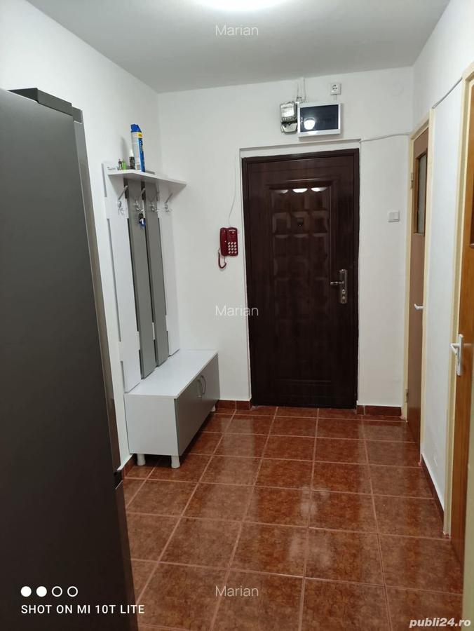 De inchiriat apartament 3 camere - 1