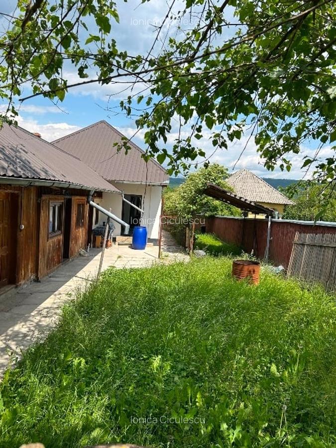 Casă cu anexe și grădină; Retevoiesti , 30Km Curte de Argeș și Câmpulung; locuib - 13