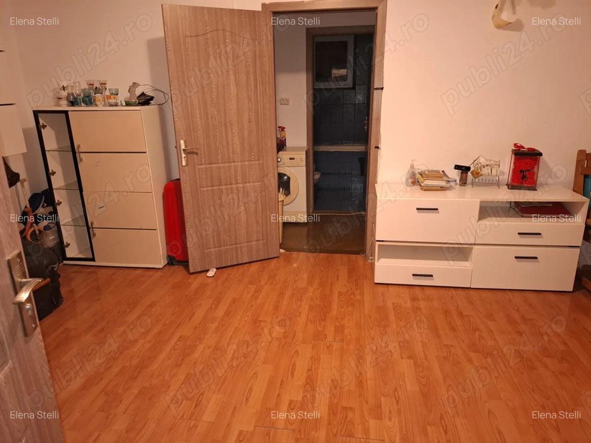 Vand apartament 3 camere..2 terase..centrala..termopane.. bloc D13 ..etajul 8!! - 3