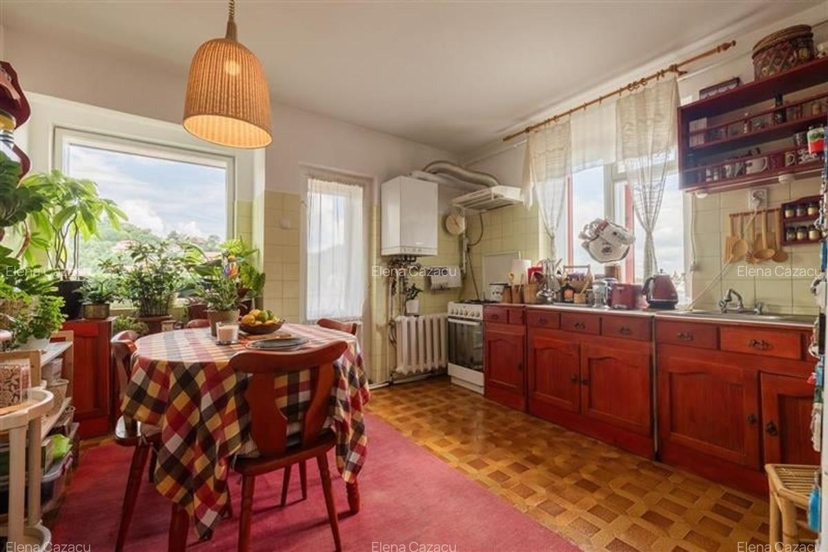 Distinct nivel in vila,5 camere,terase in spectacolul colinei montane,Central,Br - 3