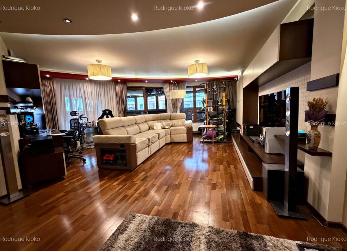 3 cam - 143 mp - Et.1/3 - 2 bai, 2 balcoane – Ghencea, An 2009 - 1