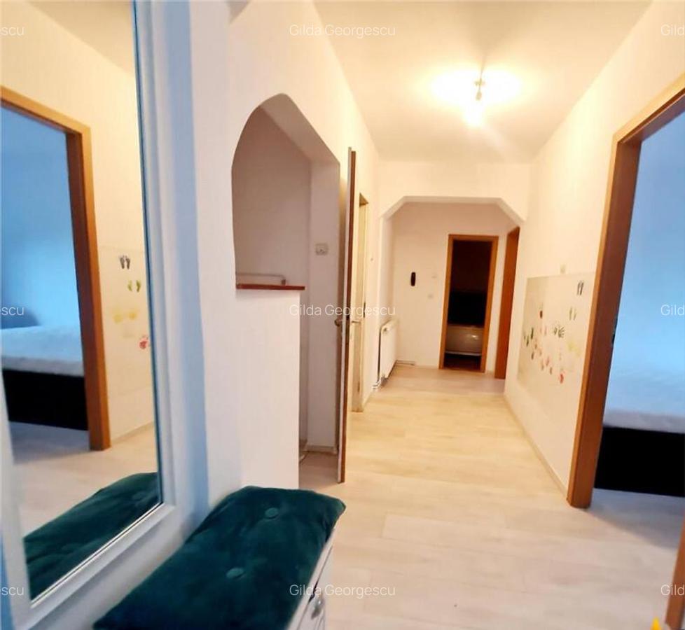Apartament decomandat, suprafata generoasa, cu boxa si loc d - 7