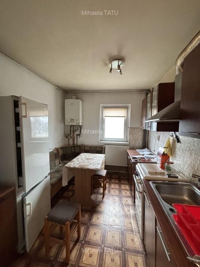Apartament  modest, 2 camere zona Gheorghe Lazar - 11