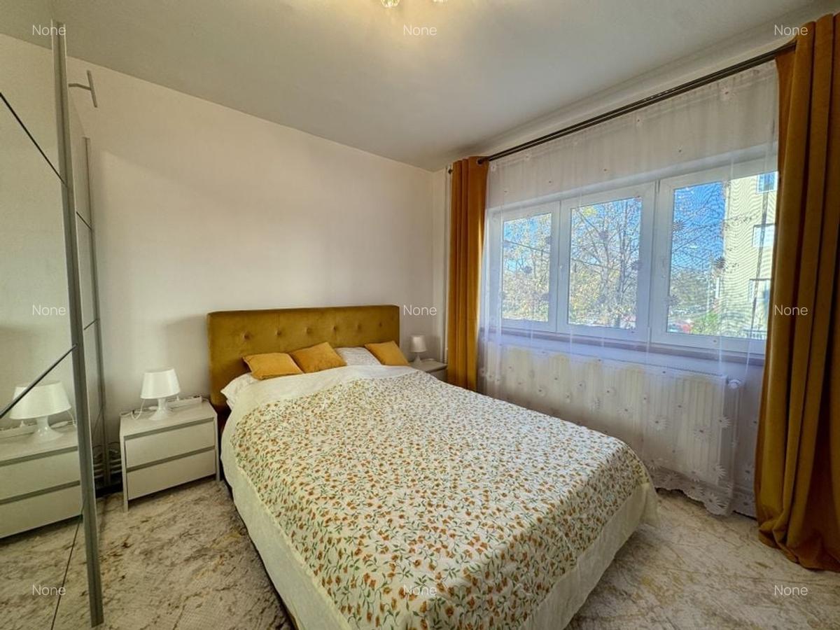 Apartament decomandat renovat cu 2 camere, zona Soarelui - 1