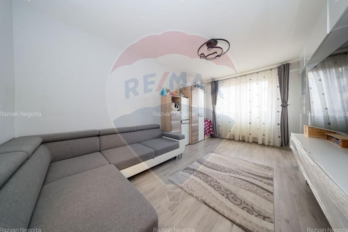 Apartament cu 3 camere de vanzare in zona Vlahuta - 2