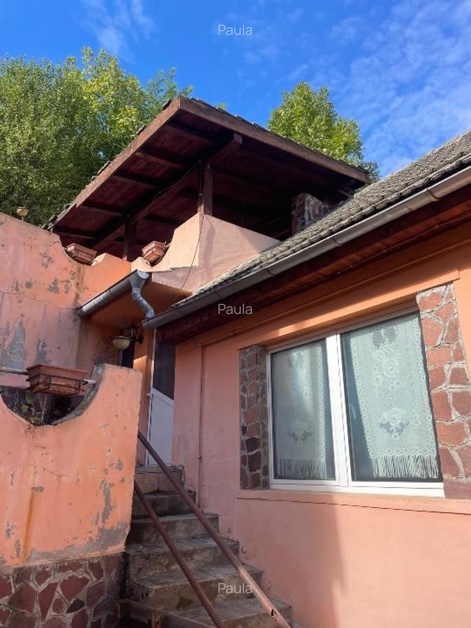 Casa de Vanzare - 3 camere, curte, 2 terase si gradina - 8