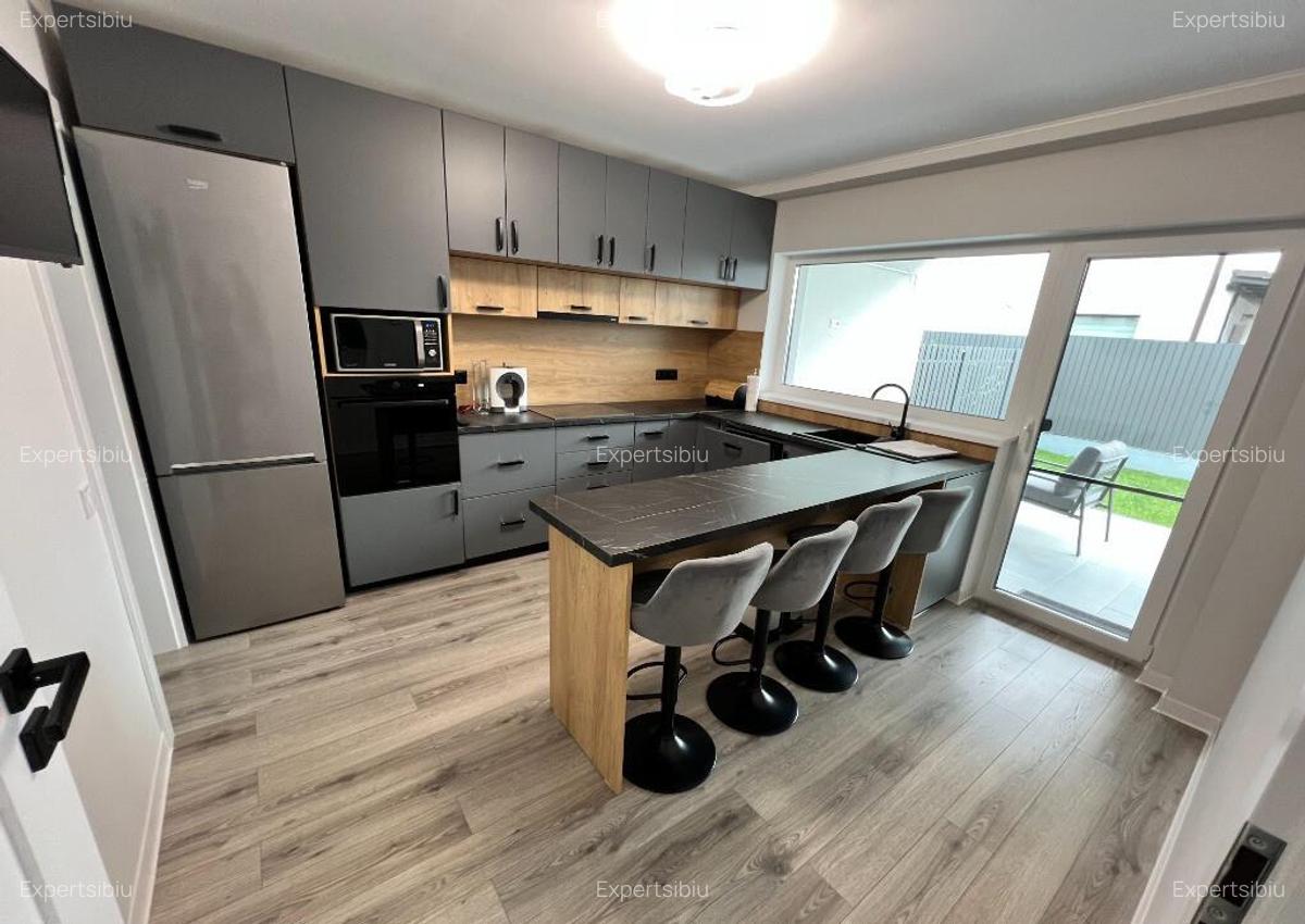 Inchiriere casa 4 camere decomandate ?elimbar, str. Triajului - 29