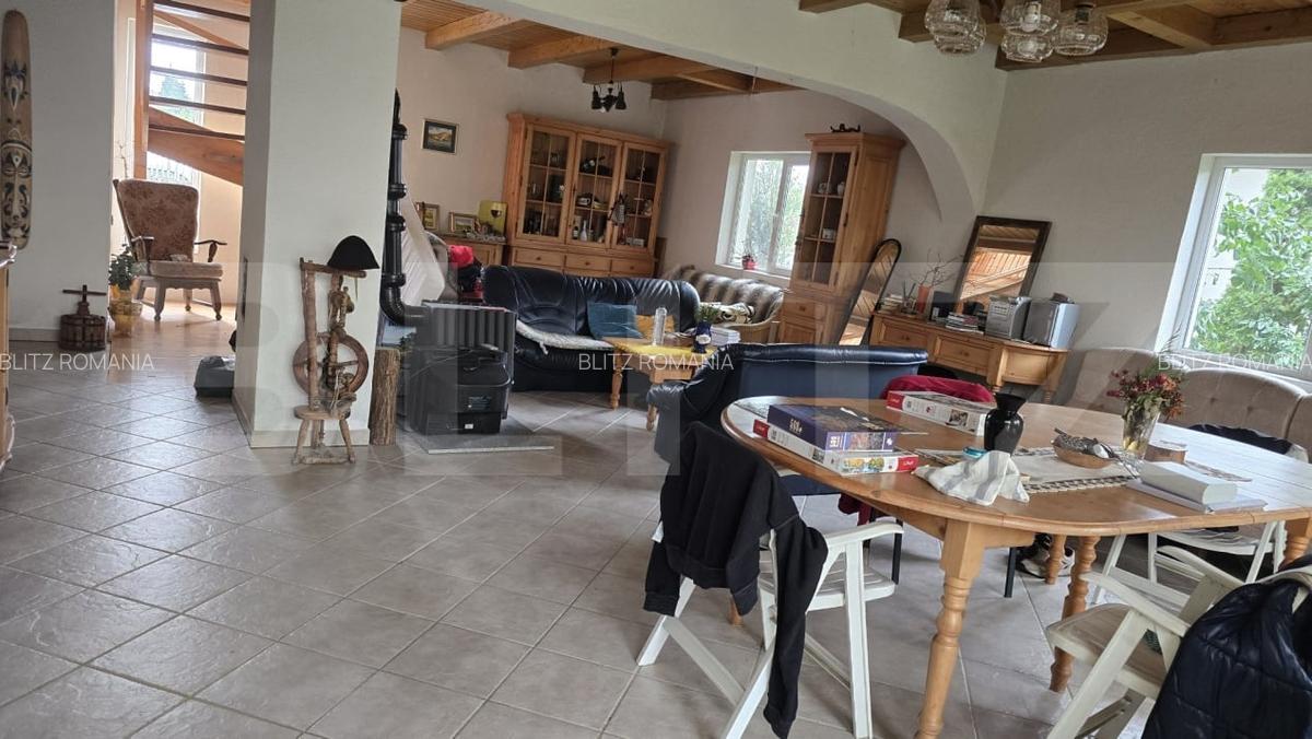 Casa 5 camere , 300 mp;  Teren - 2000 mp . Viile Satu Mare - 2