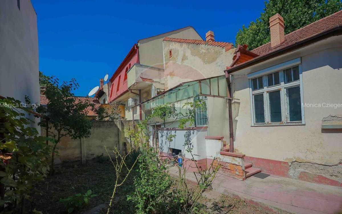 Casa evreiasca interbelica, singur in curte, de vanz... - 17