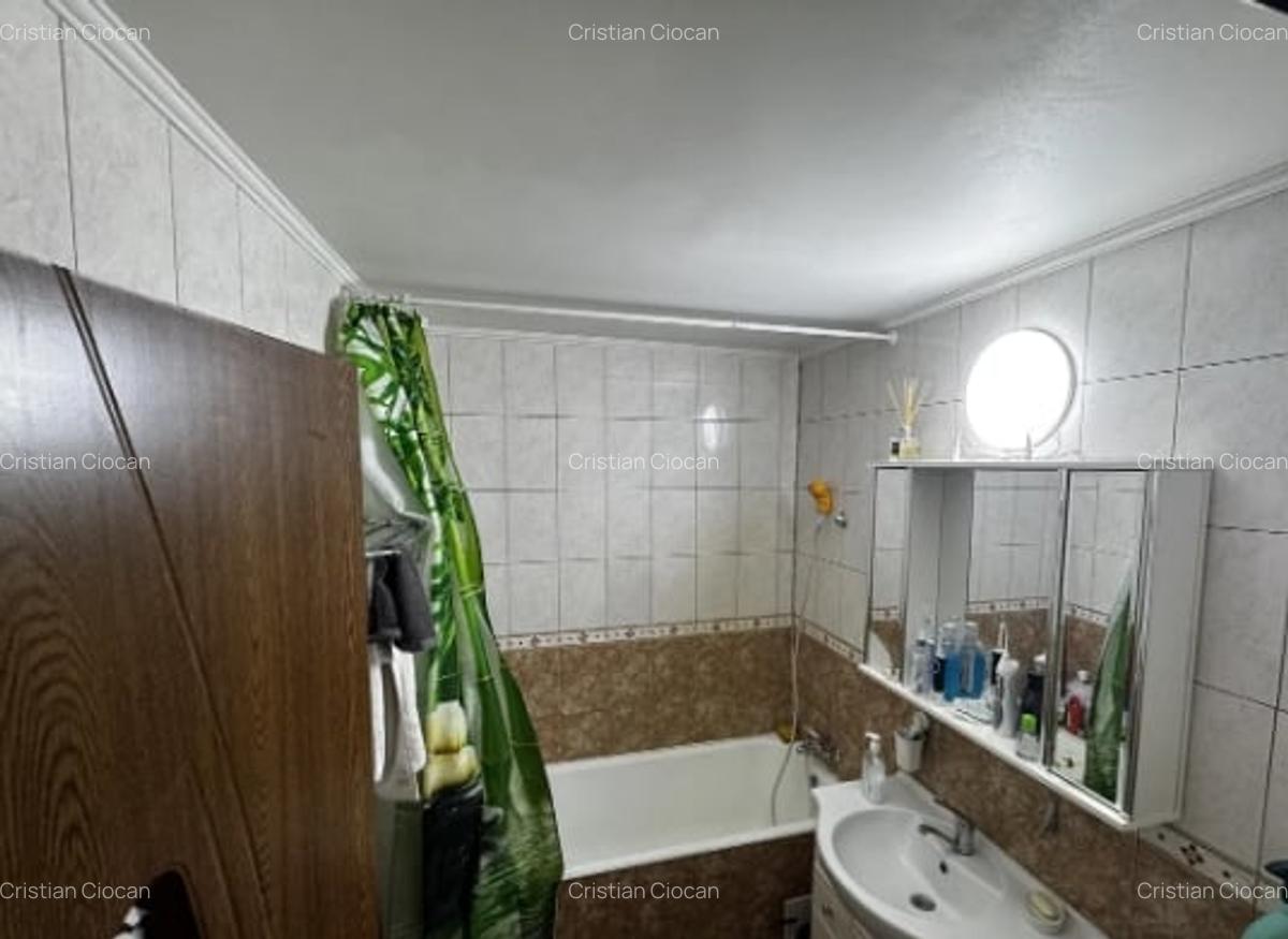 P-ta Muncii metrou, bl.1987 reabilitat,decomandat,4/8, balcon,  AC, mobilat. - 4
