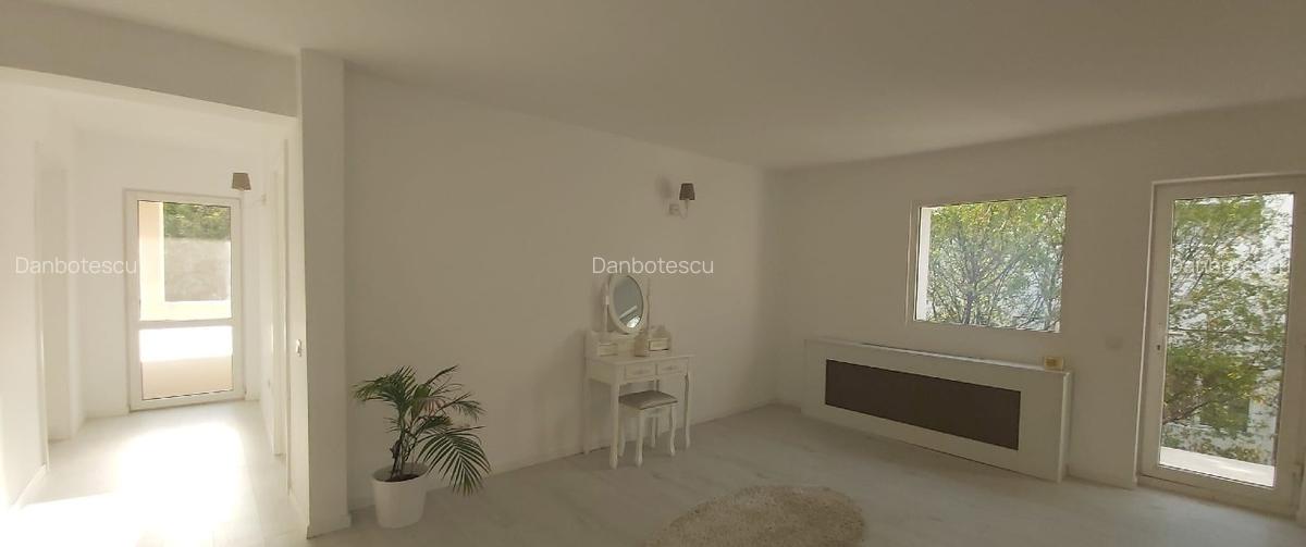 Casa Padurea Baneasa - 3 locuri de parcare , an 1998 - 8