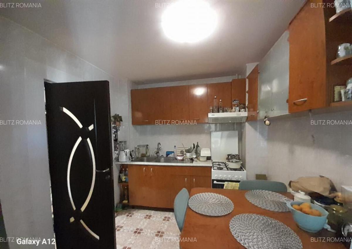 Apartament decomandat, 3 camere, 80 mp, zona Ramada - 7