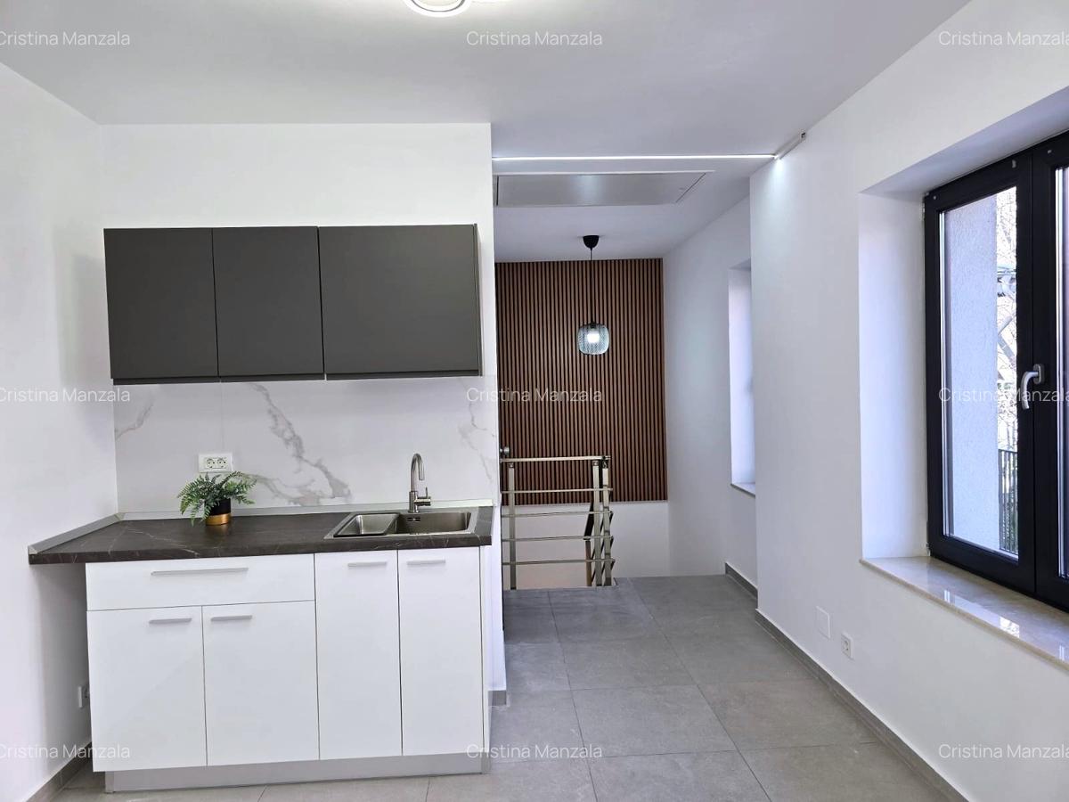 Tineretului-Parcul Carol ,casa renovată P+1,fara curte ,100 mp ,terasa mare - 26