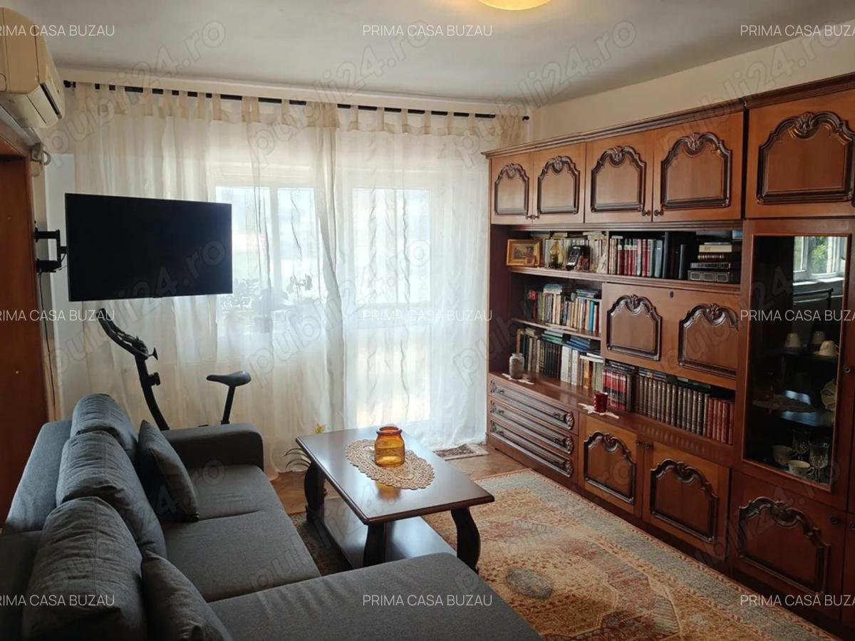 Apartament cu 3 camere zona ultracentrala Bazar confort 1 Etaj 3 S=88mp Pret: 92.000 euro - 6