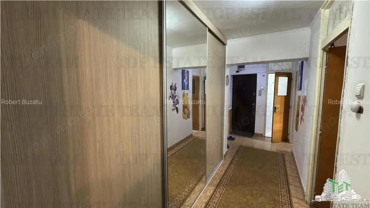 Apartament 3 camere 2 bai bloc 1984 zona metrou 1 Decembrie 1918 - 2