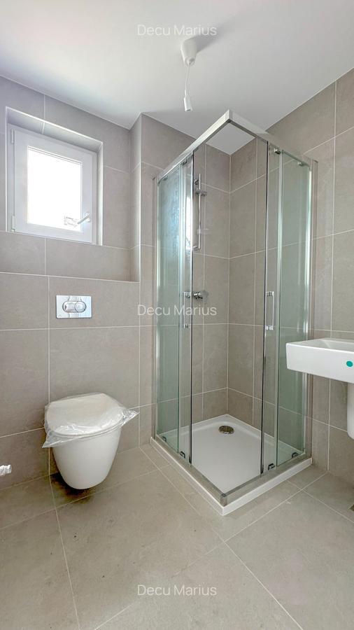 Apartament cu 3 camere decomandat în Tractorul - 17