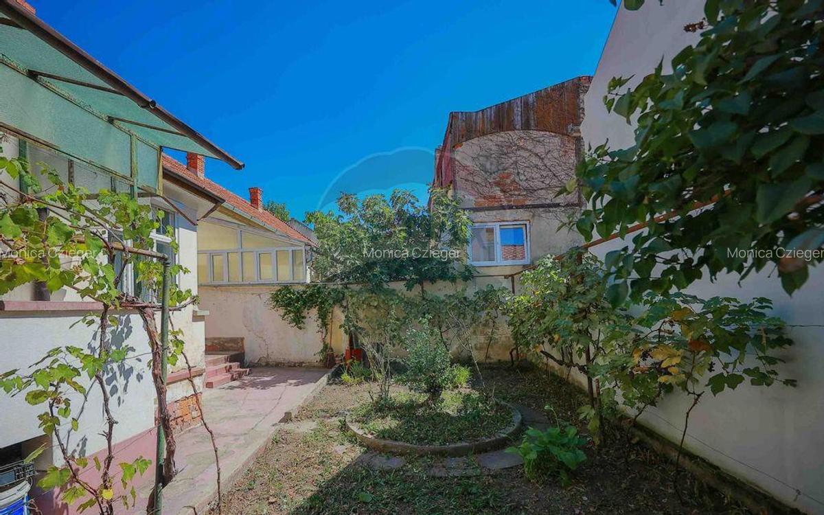 Casa evreiasca interbelica, singur in curte, de vanz... - 18