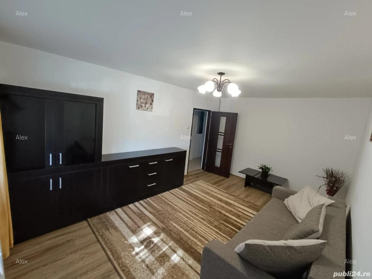 Apartament de inchiriat cu 3 camere decomandate, zona centrala - 1 Apartament de inchiriat cu 3 camere decomandate, zona centrala - 1