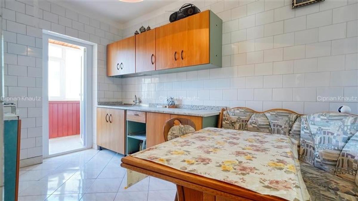 Apartament cu 3 camere decomandat în Eroilor - 4