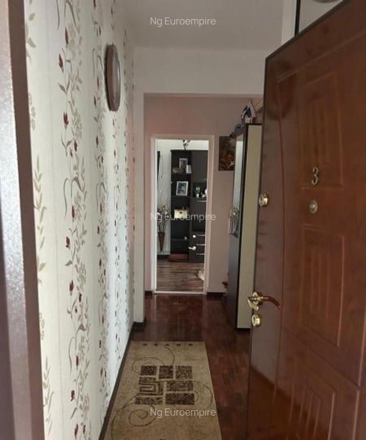 Apartament de vanzare cu 2 camere, zona Poarta 6 - 2
