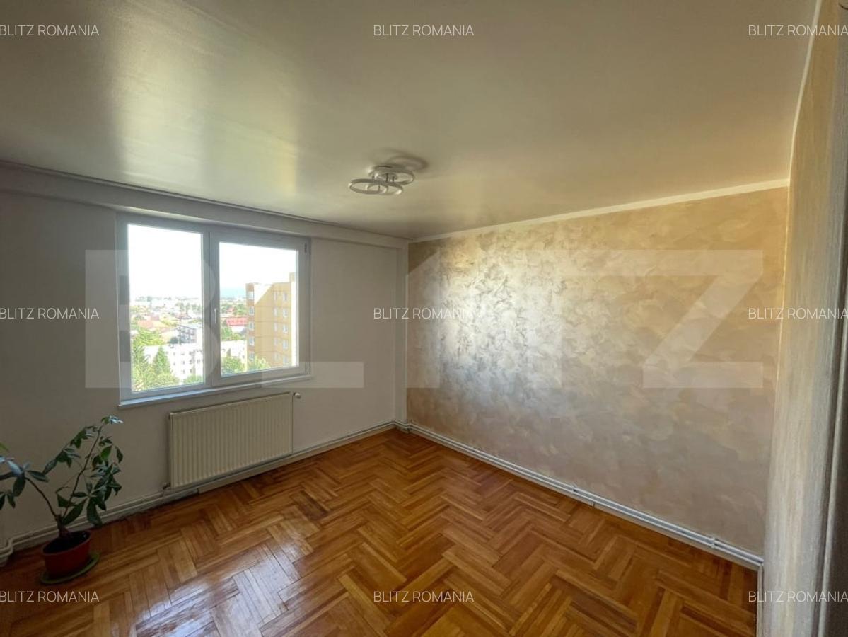 De Vanzare apartament cu 3 camere, Zona Superba - 3