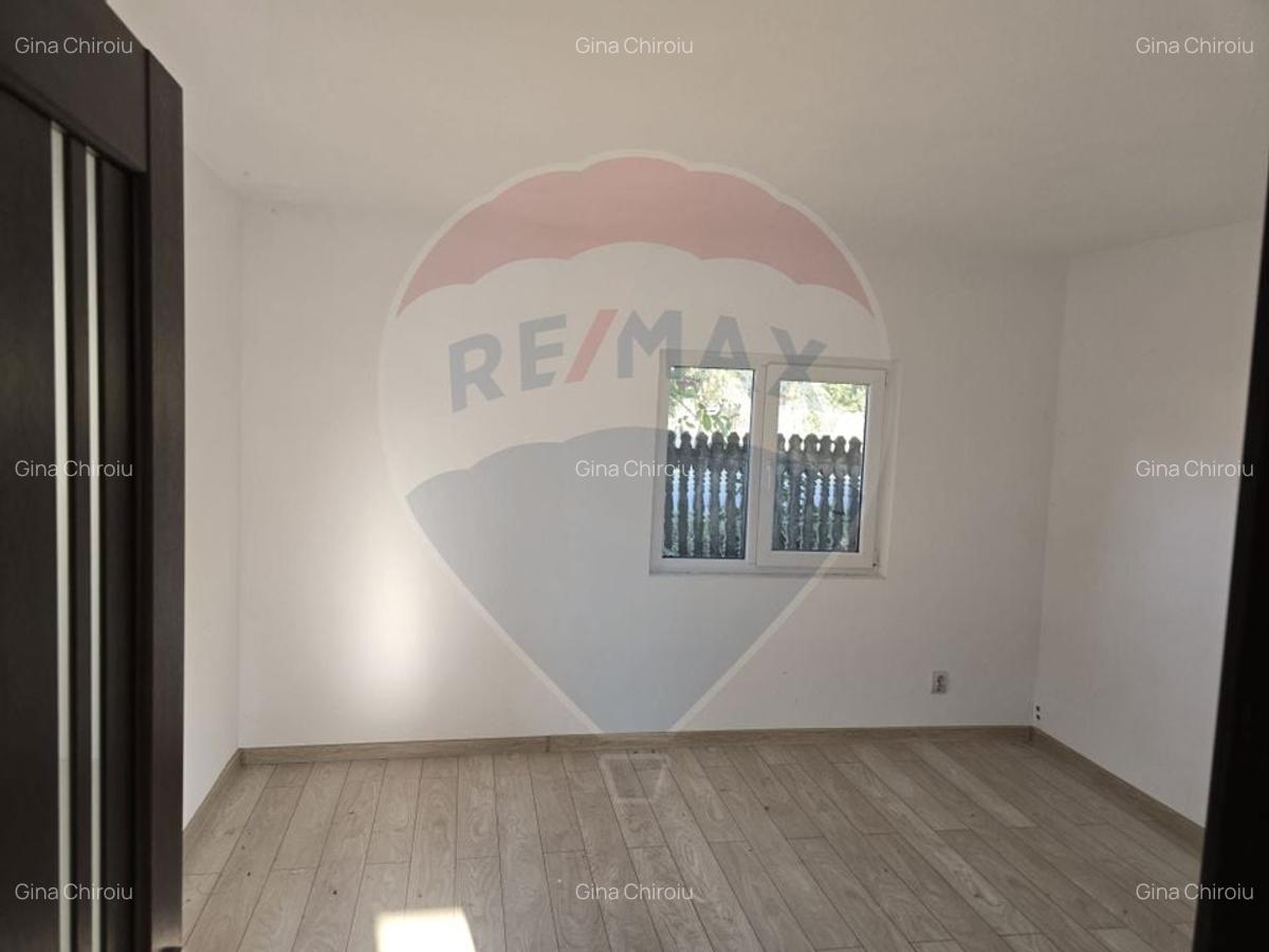 Casa noua + casa veche boiereasca renovabila - 2