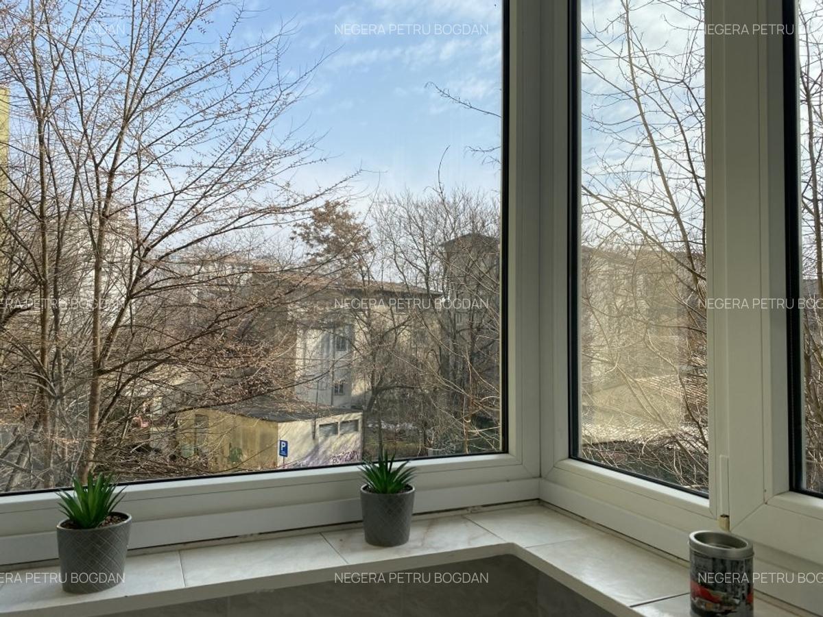 Romana,renovat nou,curat,cu spatii de depozitare. - 13