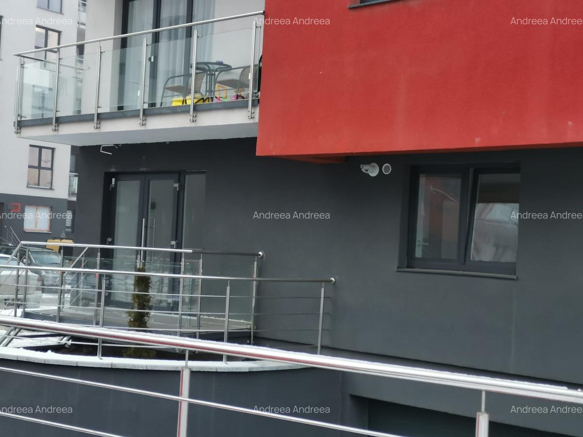 Spatiu comercial de vanzare zona Tractorul bloc nou - 13