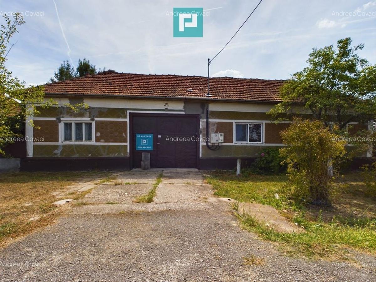 Casă cu 8 Camere în Sălăjeni - 1