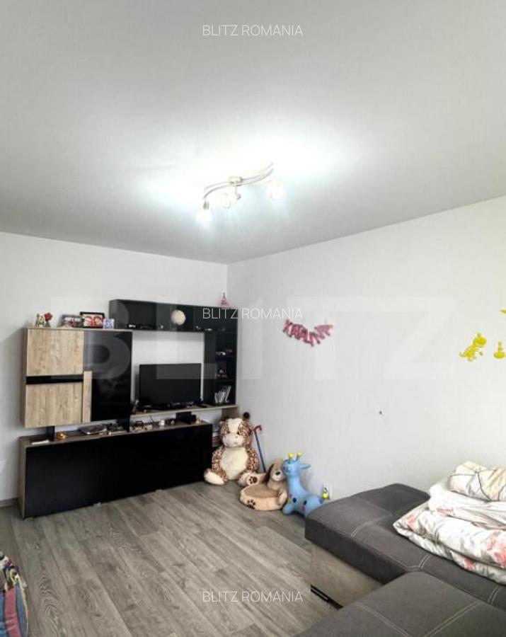 Apartament de vanzare, cu 3 camere decomandat, 65 mp, zona A - 2
