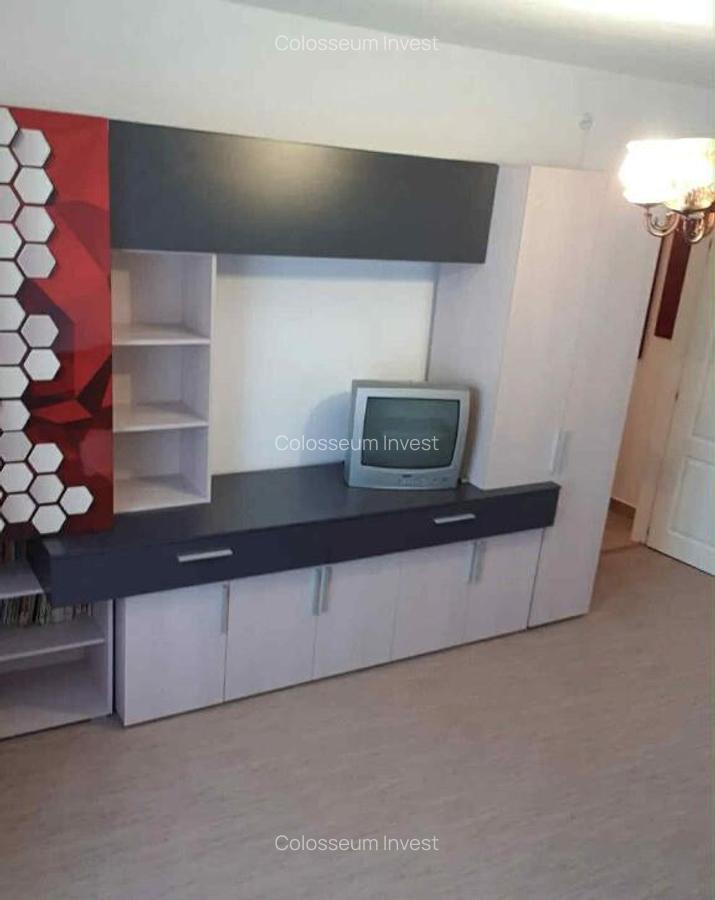 Apartament 2 camere, decomandat - zona Centru Civic - 1
