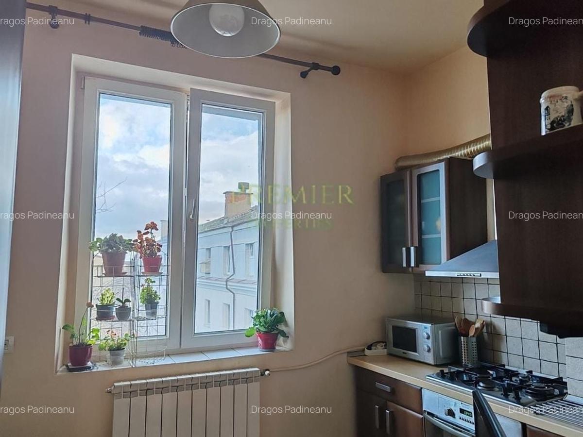 Bloc Rusesc Bucurestii noi vis a vis de metrou Bazilescu boxa - 15