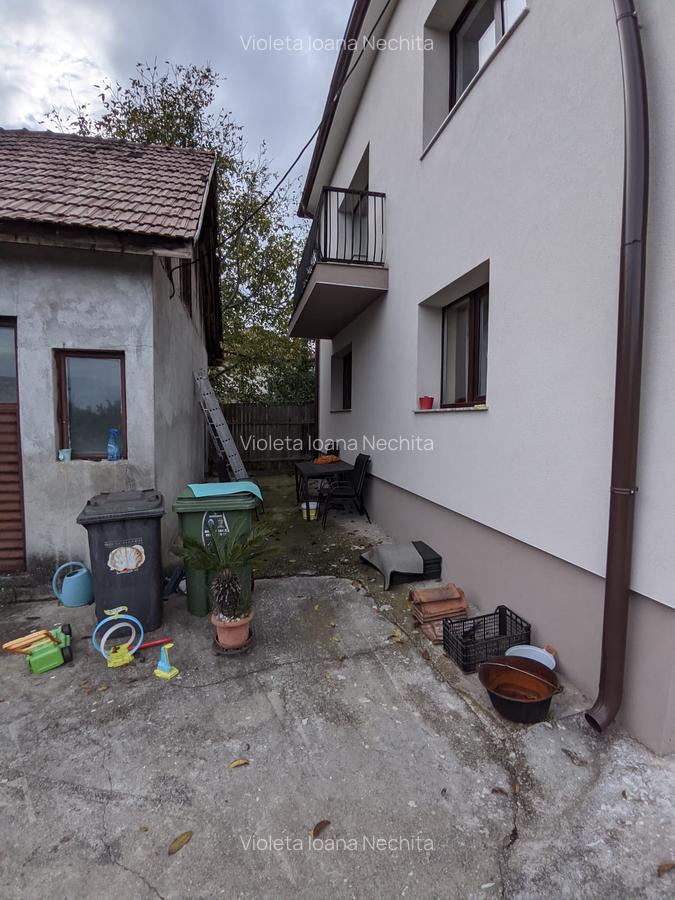 Casă cu etaj de vânzare, 5 camere, 2 băi, Dâmbu Rotund zona strada Livezeni - 28