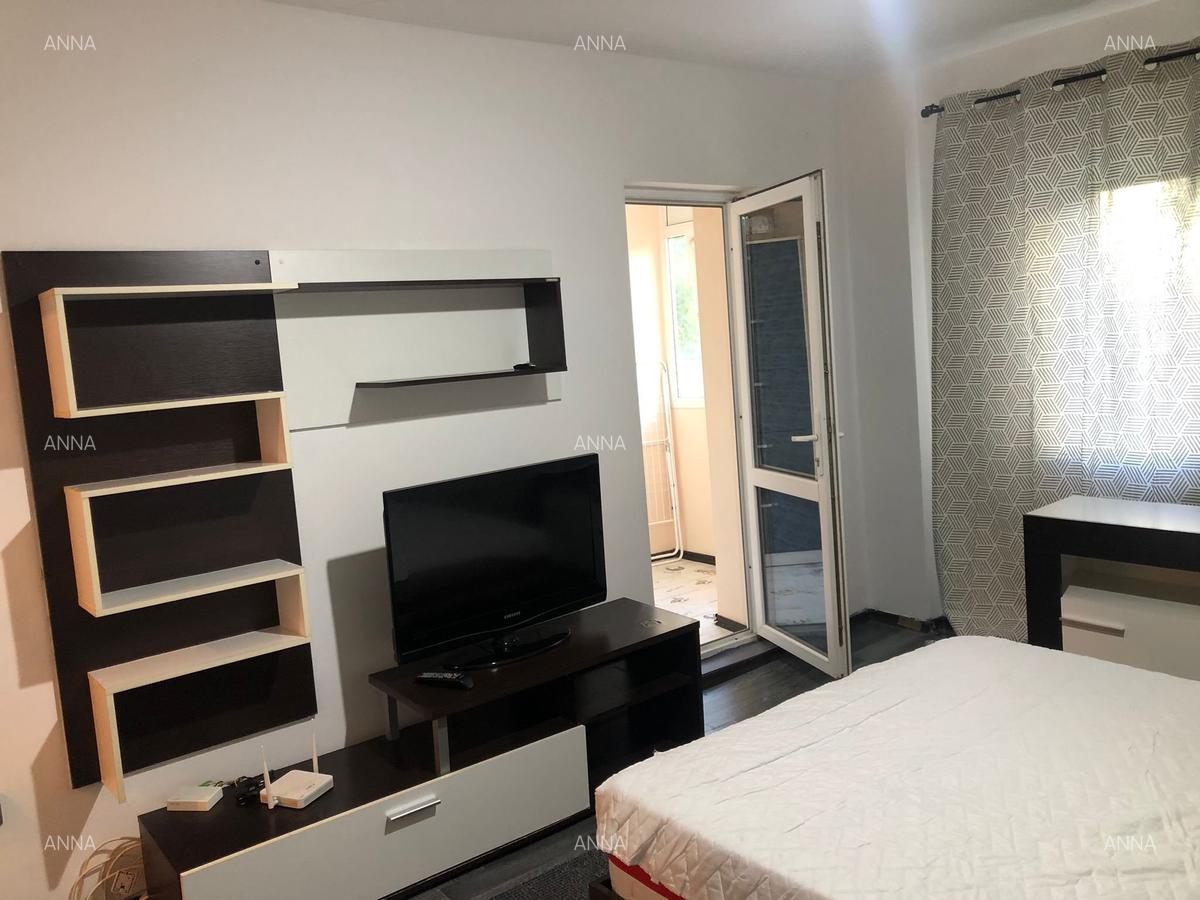 1 MAI - Banu Manta Irisa, 10 min pe jos de  Metrou Victoriei Aviatorilor - 1