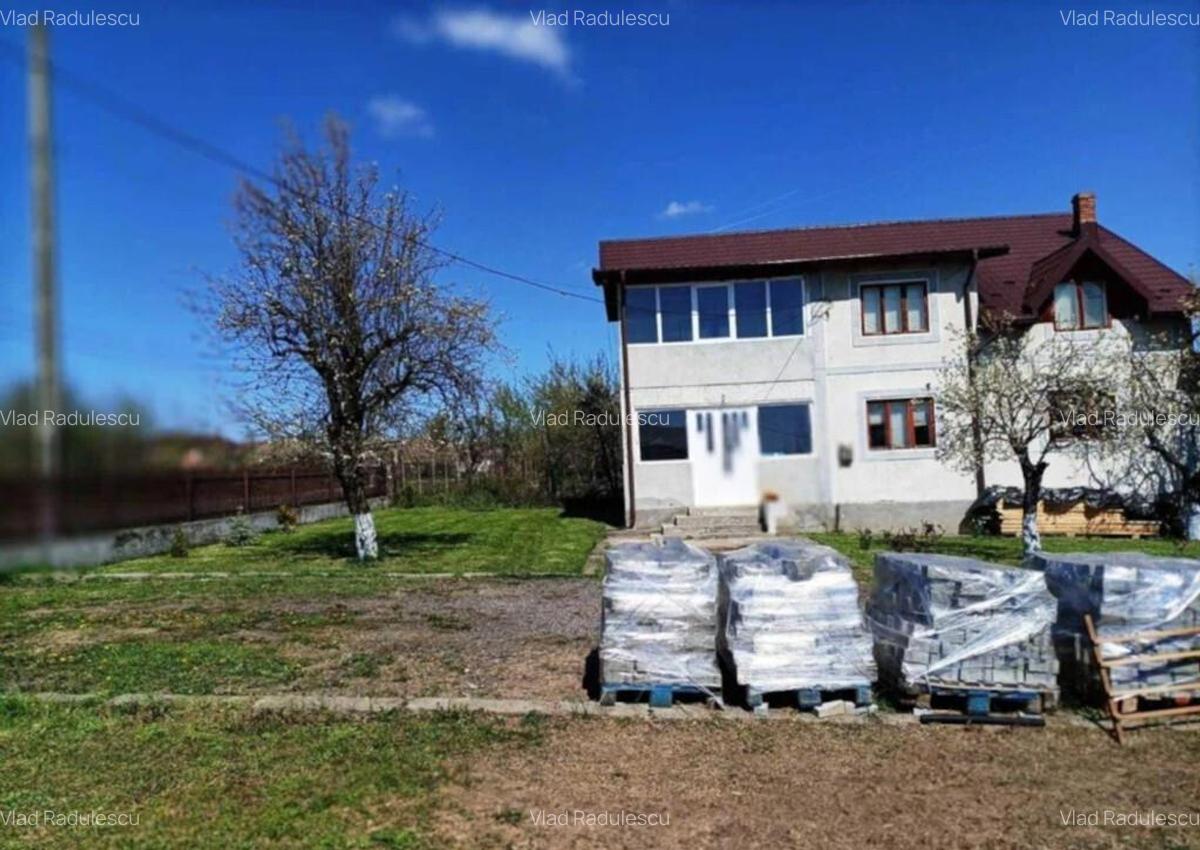 De vanzare Casa spa?ioasa cu livada, situata in C - 2